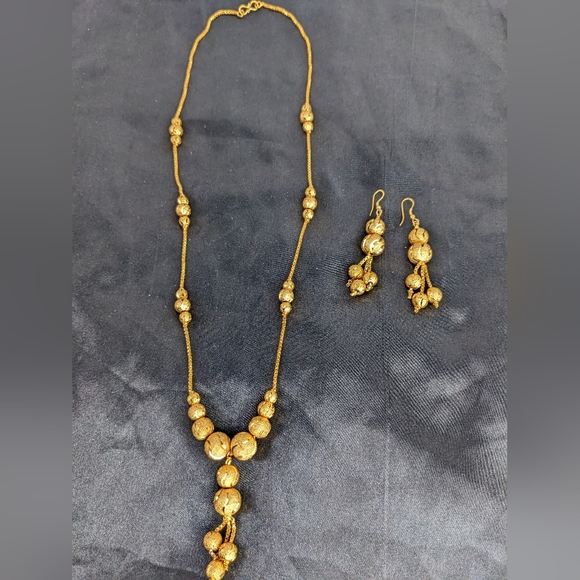 unbranded Jewelry - NWOT, INDIAN NECKLACE AND EARRINGS SET.